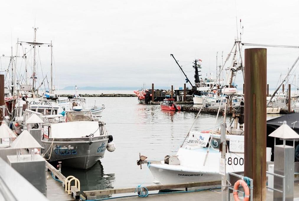Steveston Waterfront Hotel 列治文 外观 照片